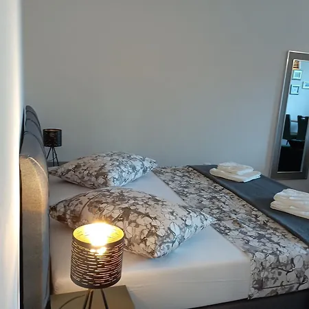 Blue Pine Apartment *