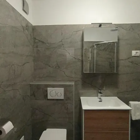Blue Pine Apartment Split